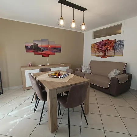 Auri's By World Apartment